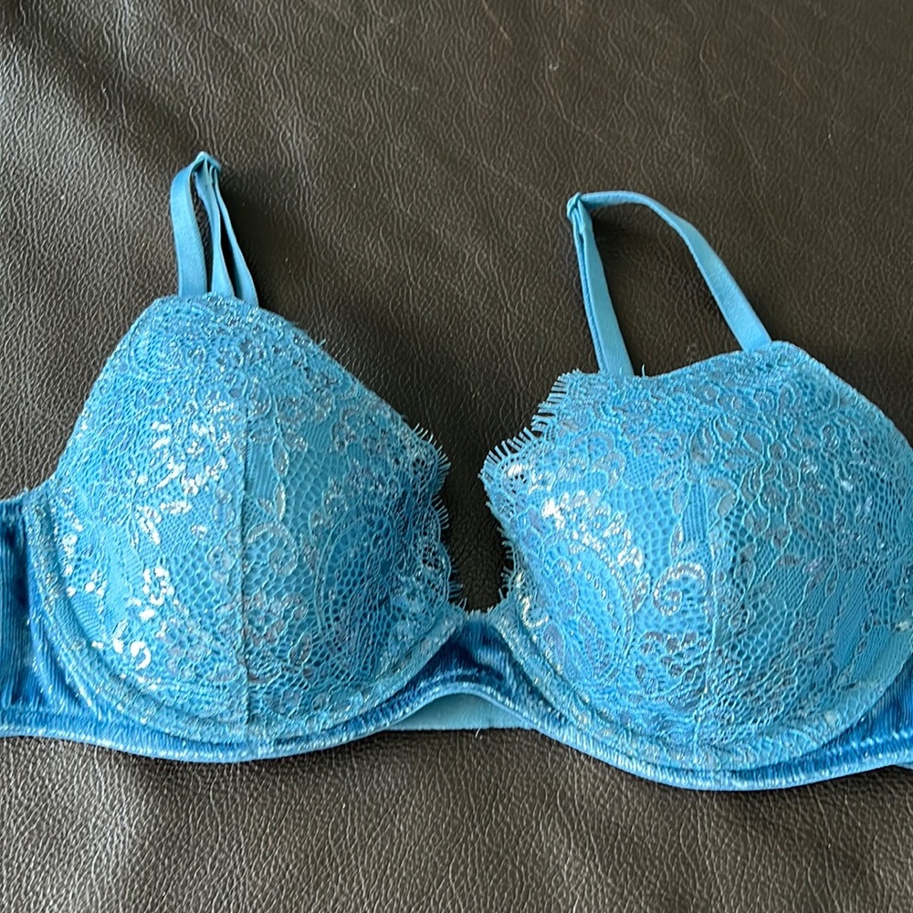 Victoria’s Secret lightly lined plunge blue bra 32D